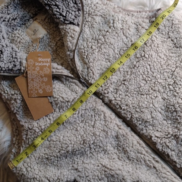 Thread & Supply furry fleece vest sz L beige/cream color - Picture 7 of 11
